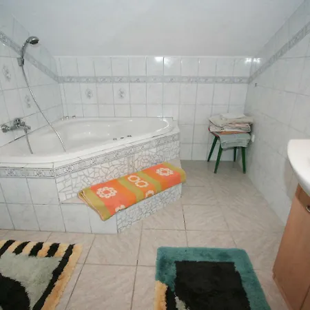 Chalet Jagaha Usl.1 בקתה